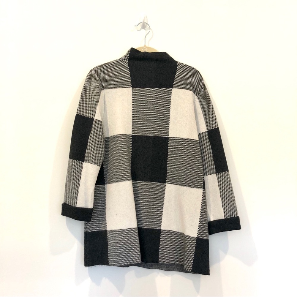 Tahari Large Buffalo Check Sweater
